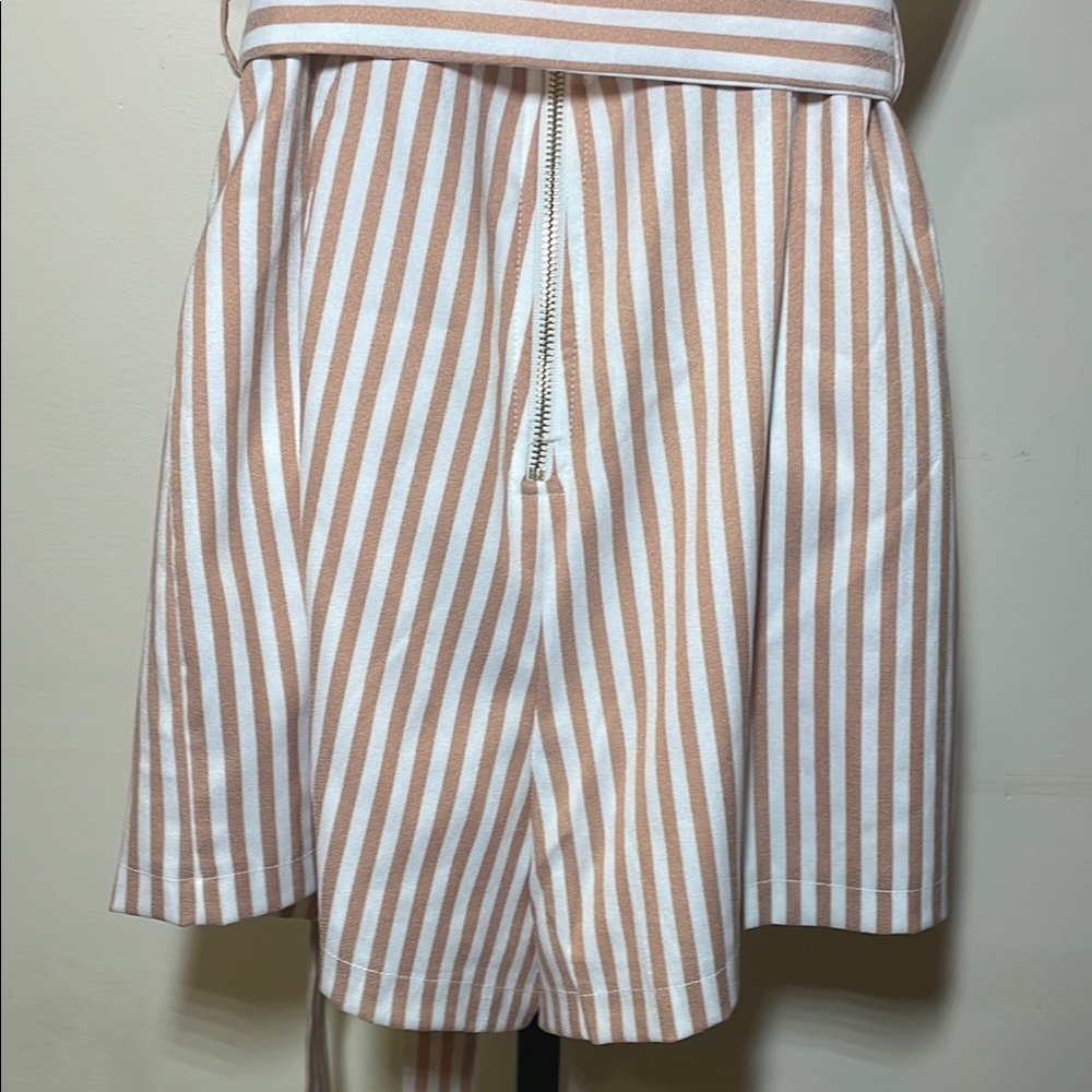 Elegant Kaylee Kollection Off-Shoulder Striped Romper - Picture 5 of 6